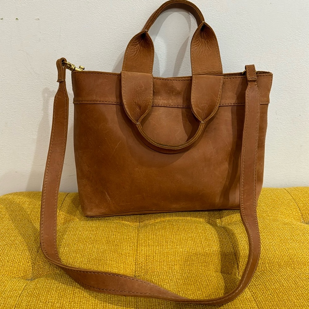 NWOT Raven+Lily Handcrafted 100% Large leather tan handbag..🍀🍀